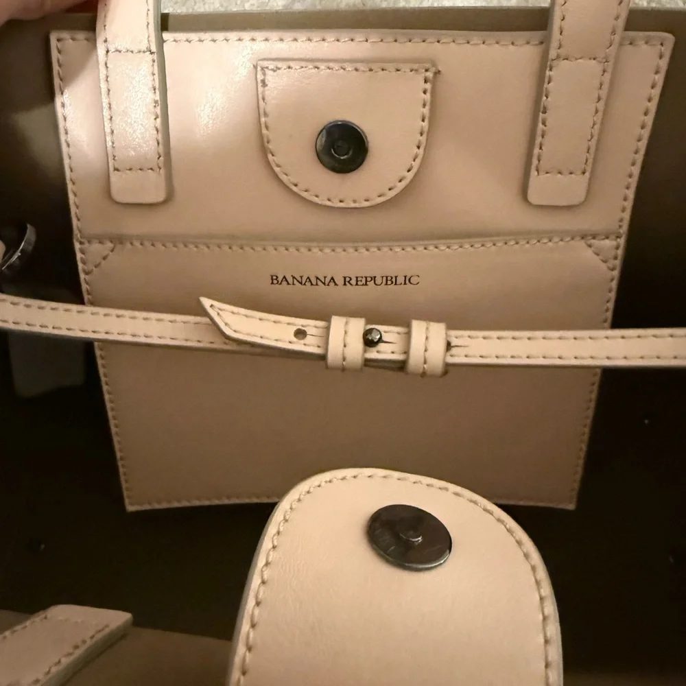 Banana Republic MINI LARKIN GLASSES GRAPHIC TOTE - Picture 4 of 4